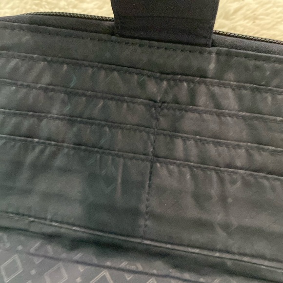 ❄️🆕Vera Bradley Turnlock RFID Wallet “Merry Mischief Snow Day❄️Navy Blue - Picture 4 of 9